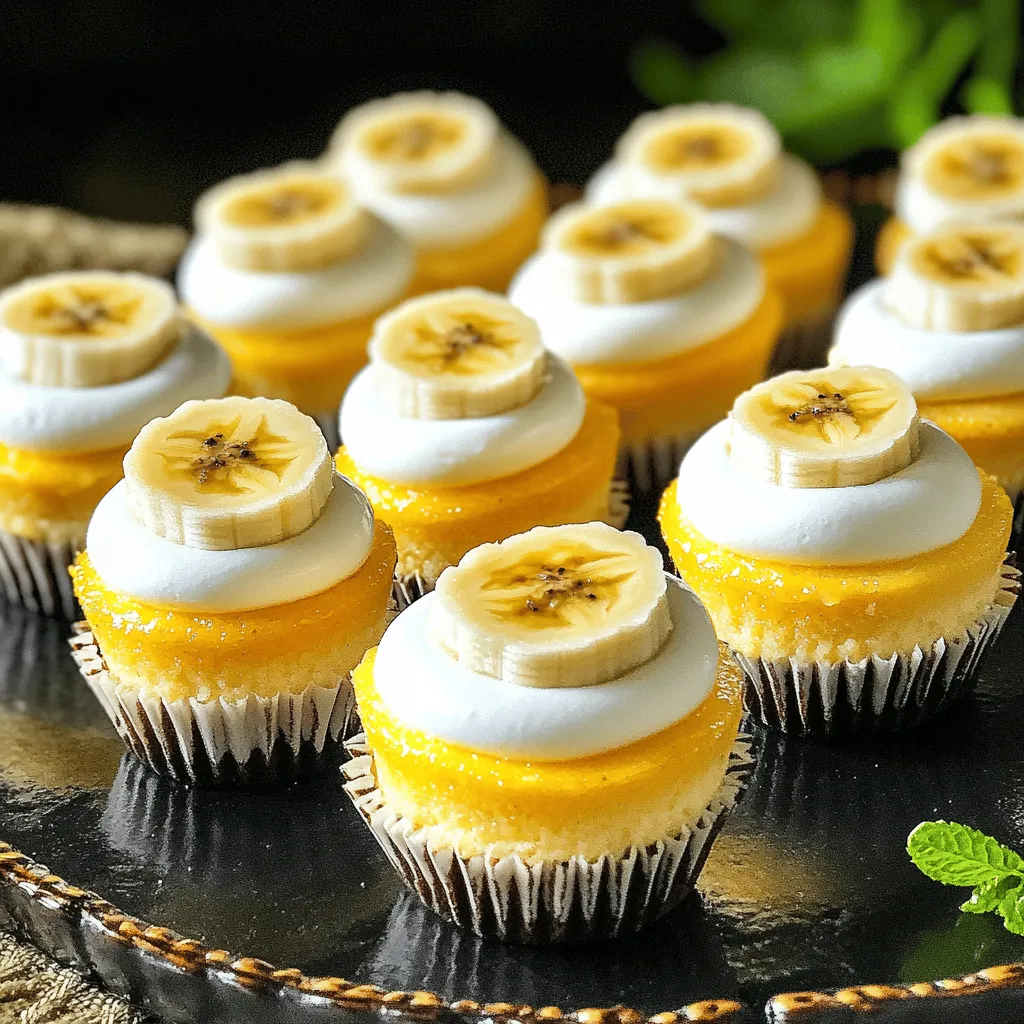 Die wichtigsten Zutaten für das beste Rezept für unwiderstehliche Mini-Bananen-Pudding-Cheesecakes sind einfach und frisch. Sie benötigen 1 ½ Tassen zerbröselte Graham Crackers, ¼ Tasse Zucker und ½ Tasse geschmolzene Butter. Diese Zutaten bilden die Basis für den Keksboden.